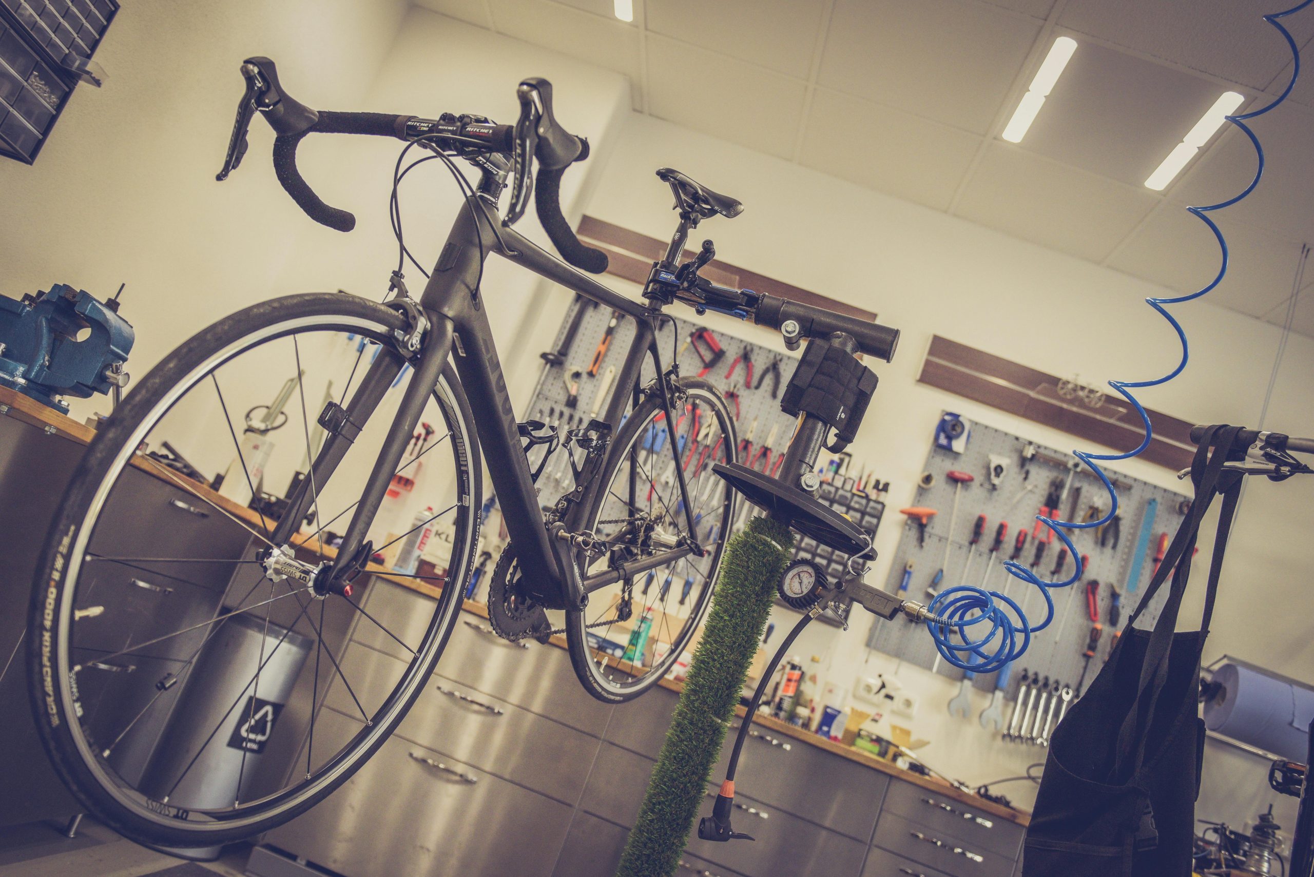 Cycling Enthusiasts: How to safely store your bikes and cycling gear all year round – Featured Image